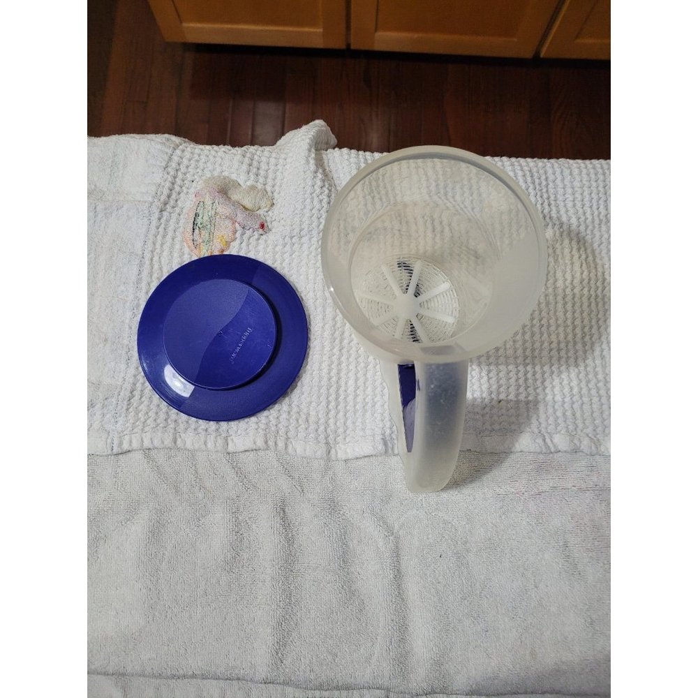 Tupperware Sifter - Picture 2 of 6